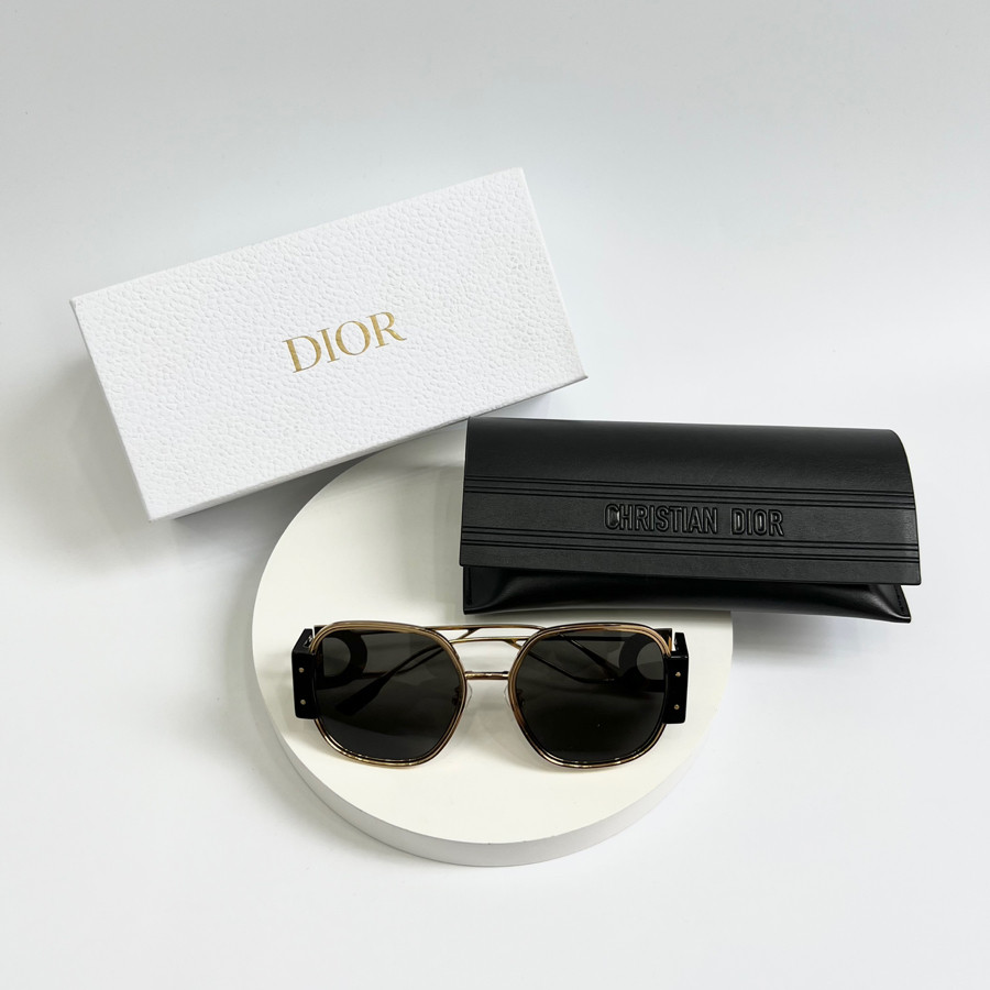 Mắt kính Dior chữ CD 30 montaigne