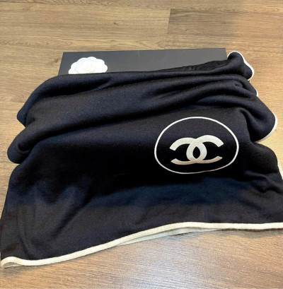 Khăn chanel cashmere đen viền trắng logo  sz 210x110