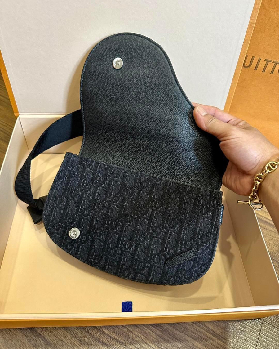 Túi Dior Black Saddle Pouch Likenew 98%