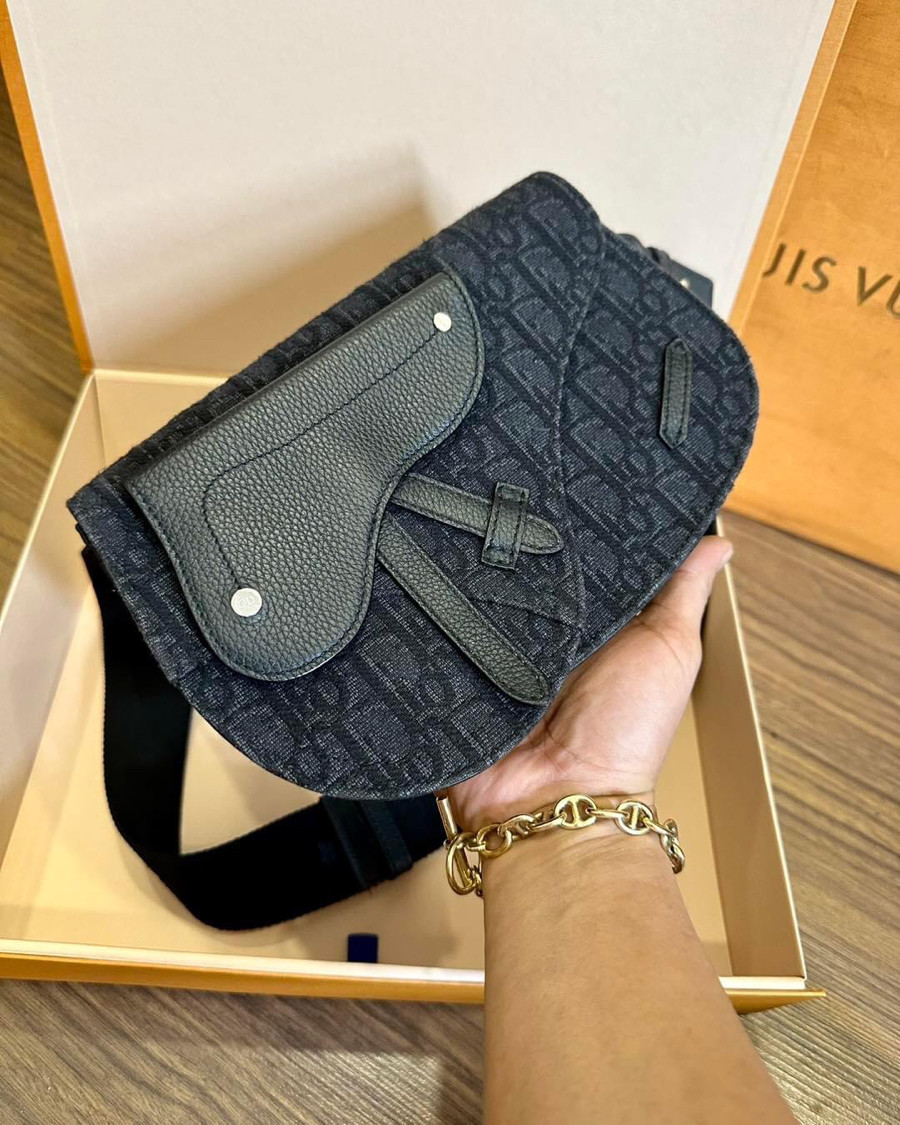 Túi Dior Black Saddle Pouch Likenew 98%