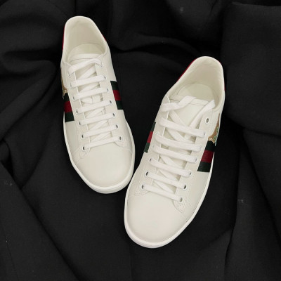 Giày Gucci trắng sọc xanh đỏ logo mèo, gót đỏ siêu xinh