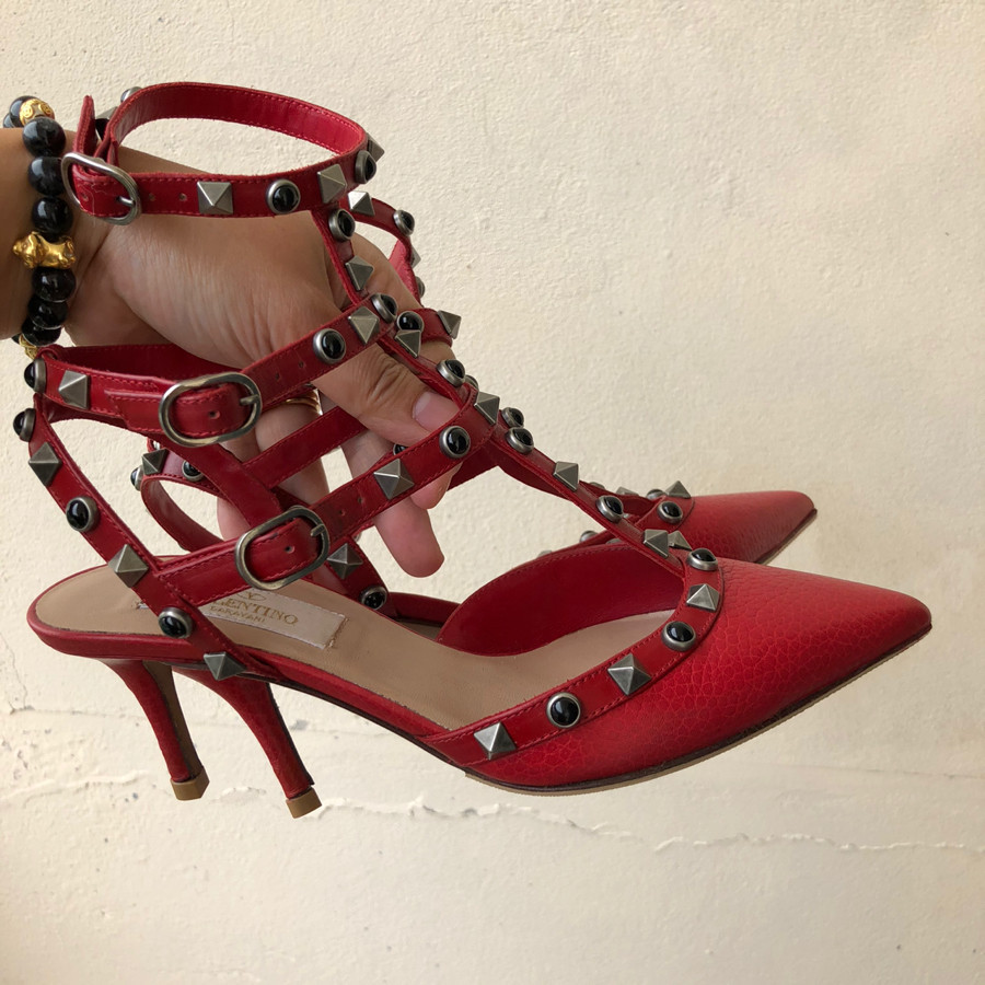 Valentino Garavani Rockstud Rolling Ankle Strap Heels - red sz 35: