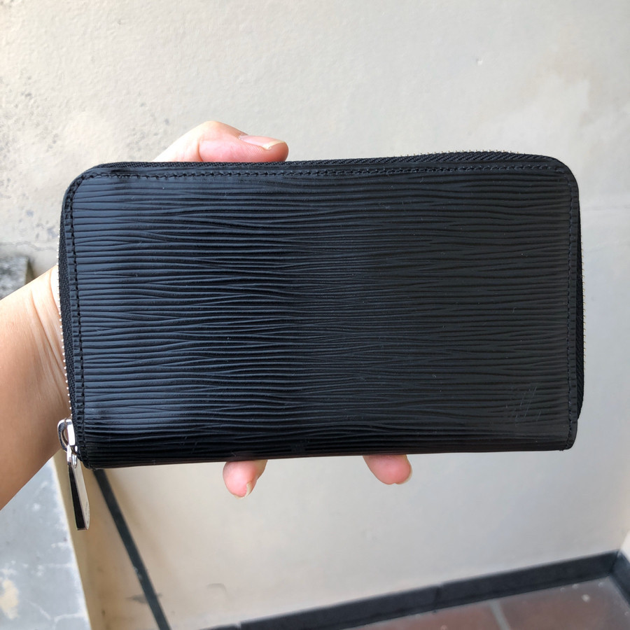 Louis Vuitton - Zippy wallet black epi leather: