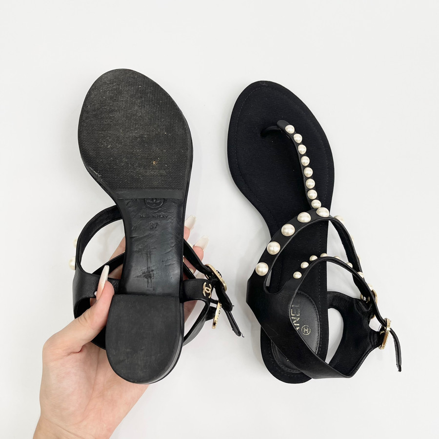 Giày sandal Chanel đen