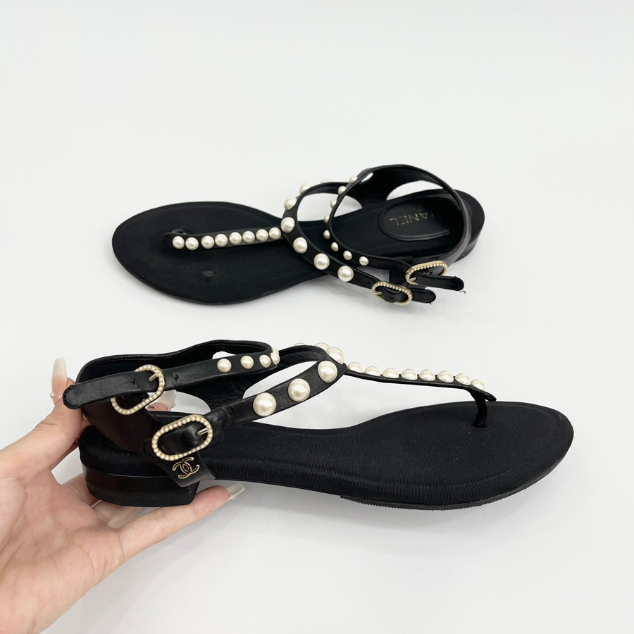 Giày sandal Chanel đen