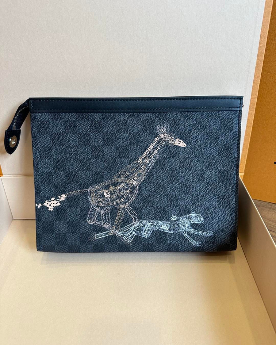 Clutch LV POCHETTE VOYAGE MM LIMITED