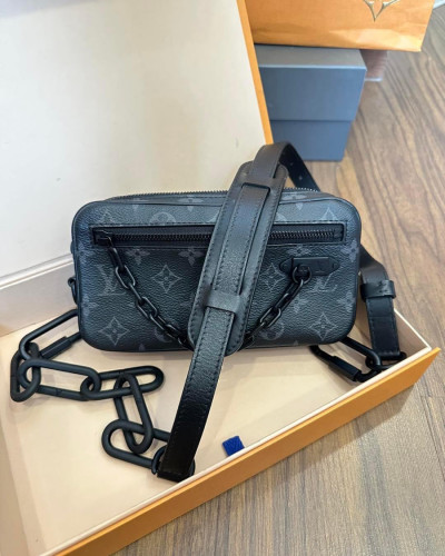 Clutch LV Volga monogram likenew 99%