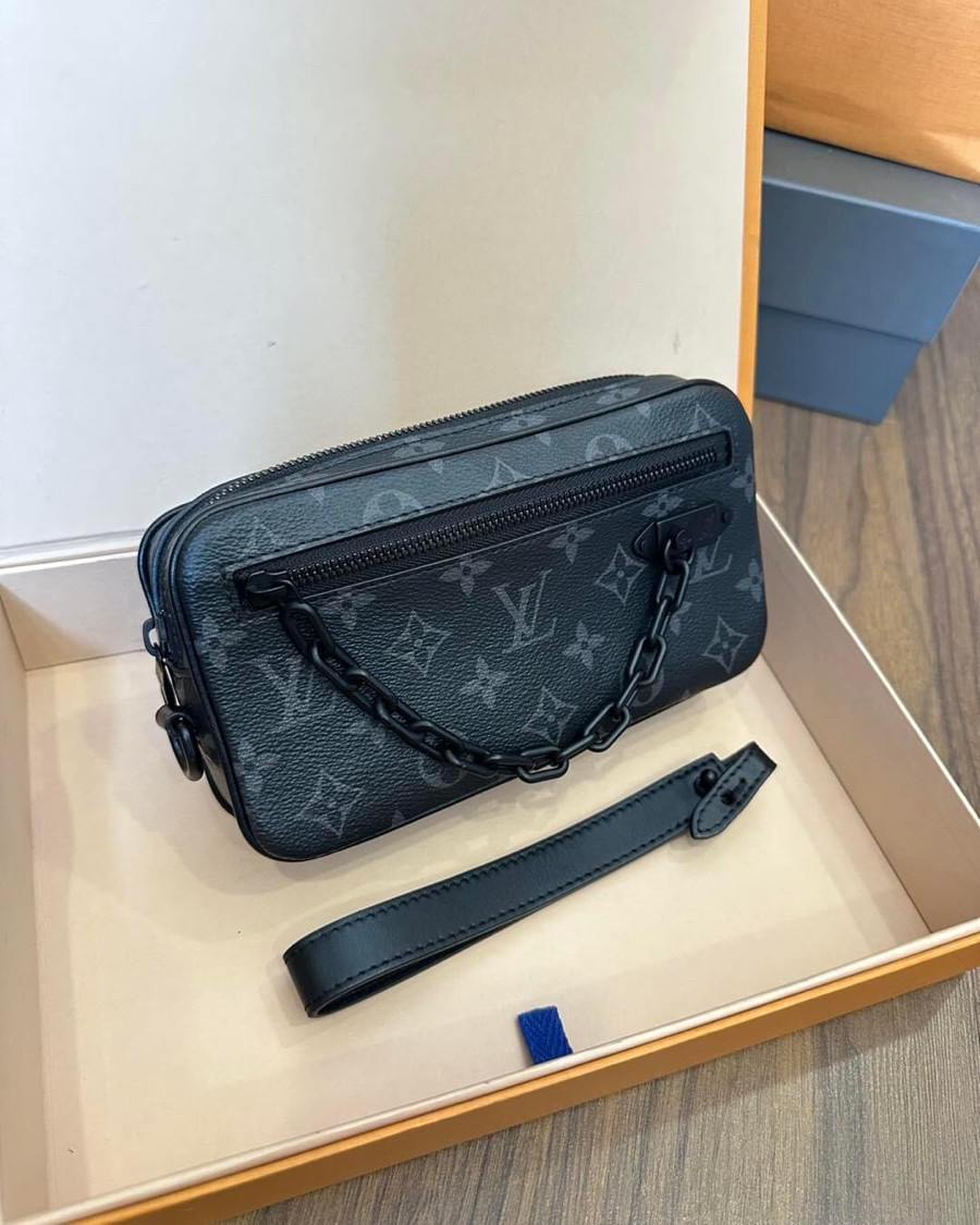Clutch LV Volga monogram likenew 99%