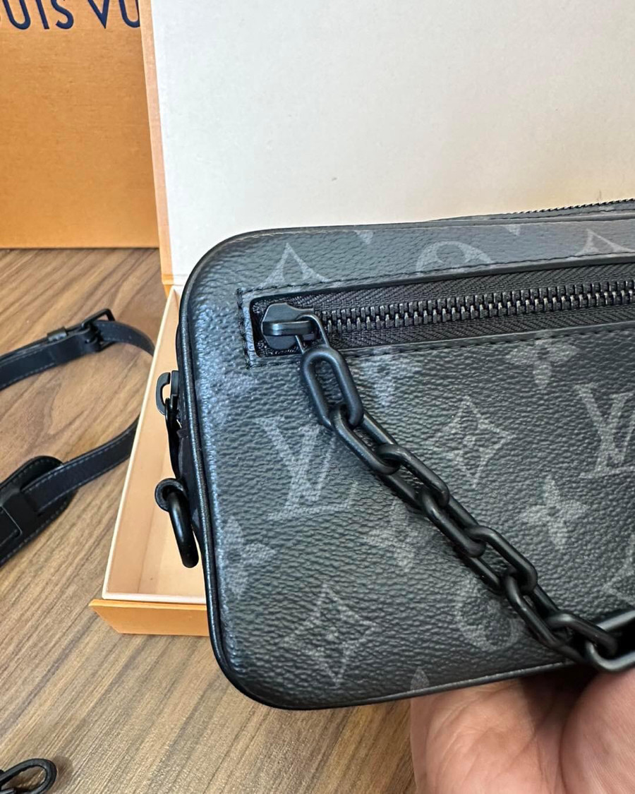 Clutch LV Volga monogram likenew 99%