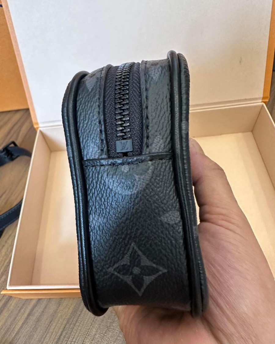 Clutch LV Volga monogram likenew 99%