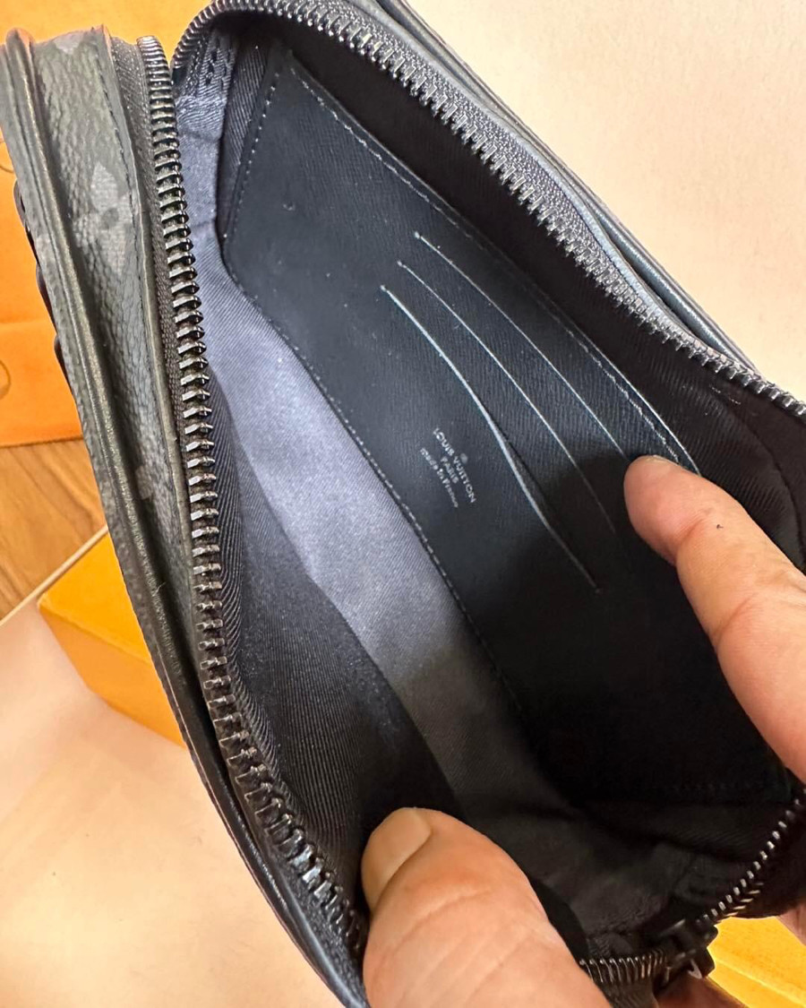 Clutch LV Volga monogram likenew 99%