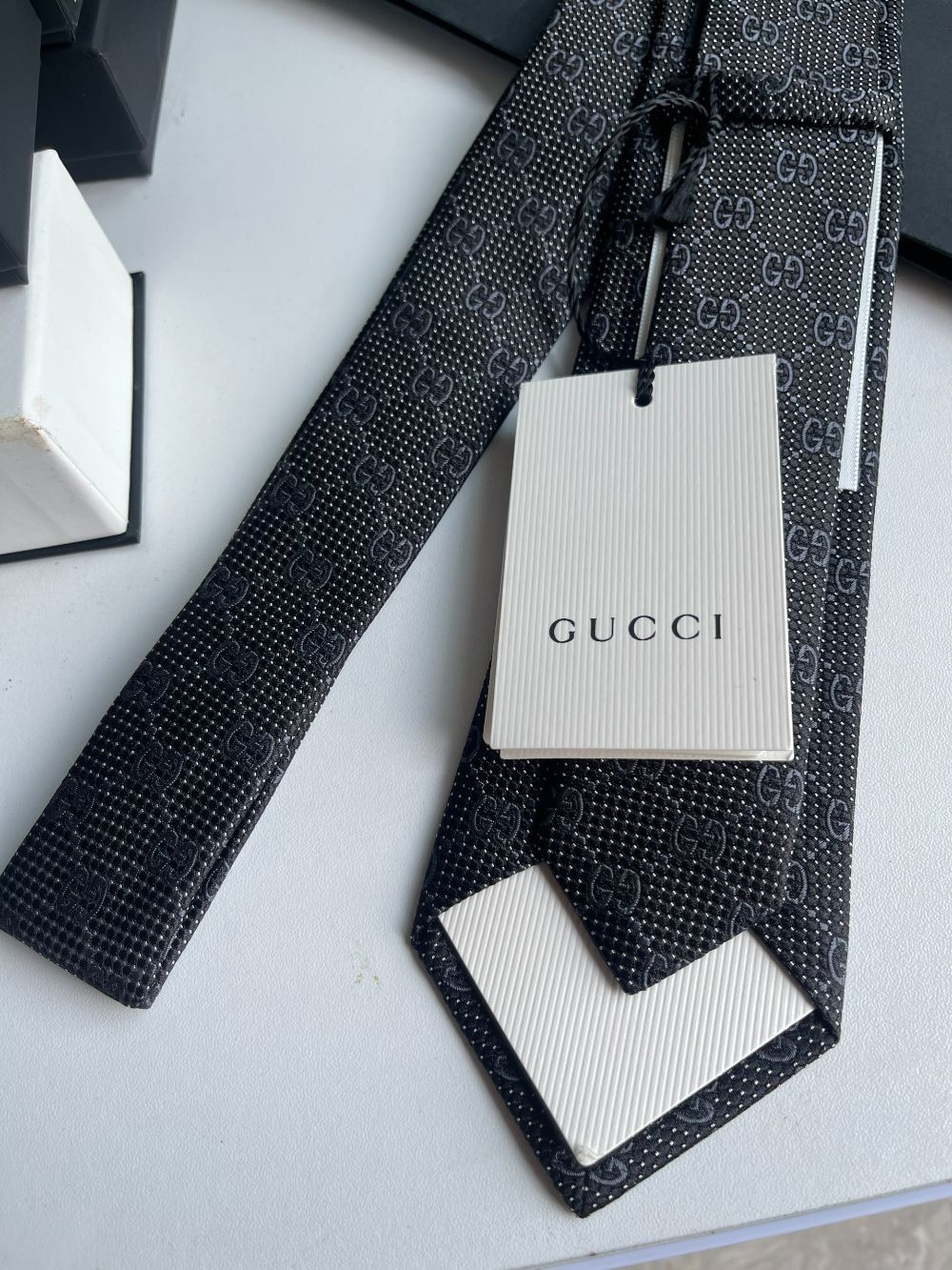 Cavat Gucci lịch lãm