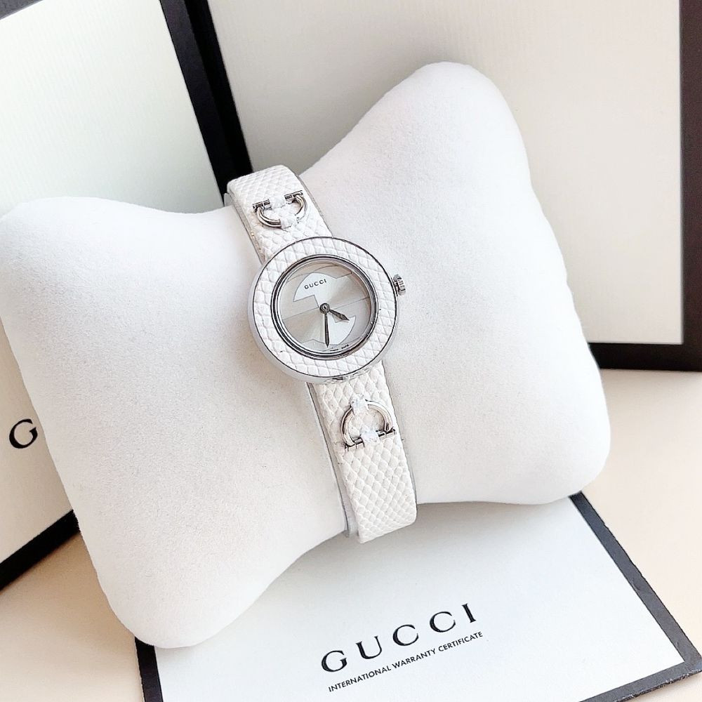 Đồng hồ Gucci U play Case 28mm được tặng kèm dây mesh chính hãng GG