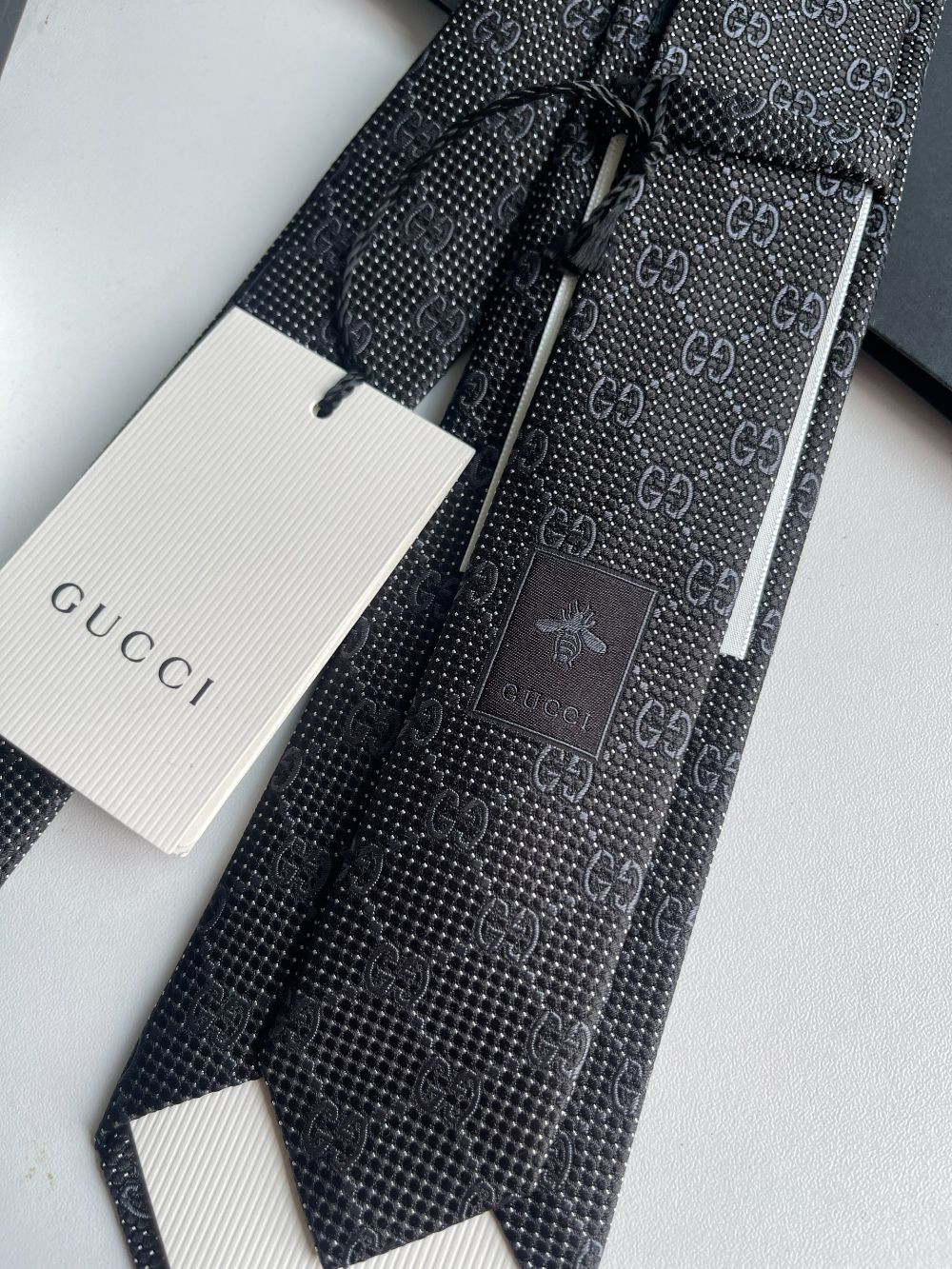 Cavat Gucci lịch lãm