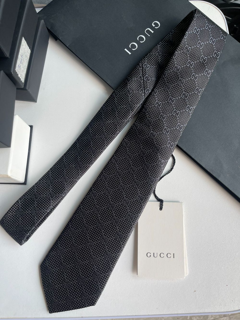 Cavat Gucci lịch lãm