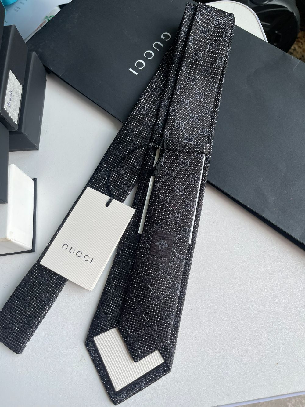 Cavat Gucci lịch lãm