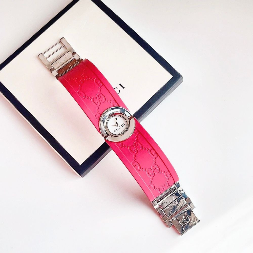 Đồng hồ Gucci Twirl màu Hồng nữ tính Case 17mm