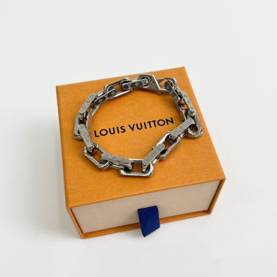 Lắc tay bạc Louis Vuitton