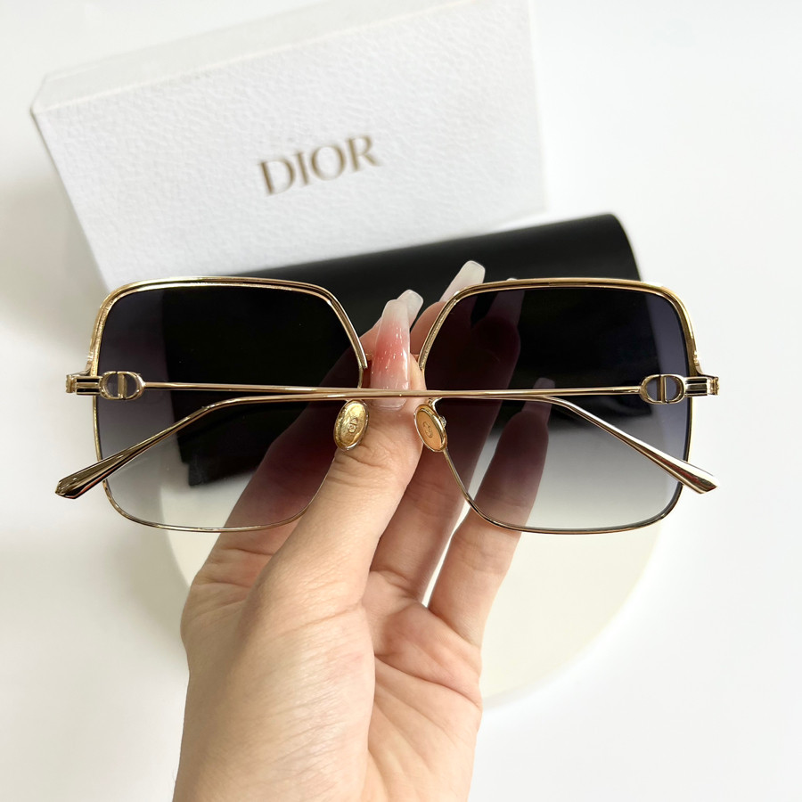 Mắt kính Dior