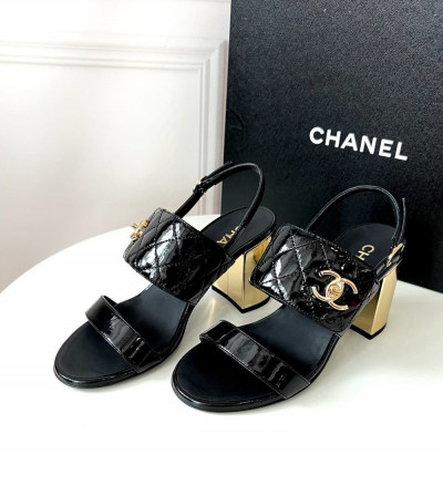 Sandal Chanel thiết kế trẻ trung