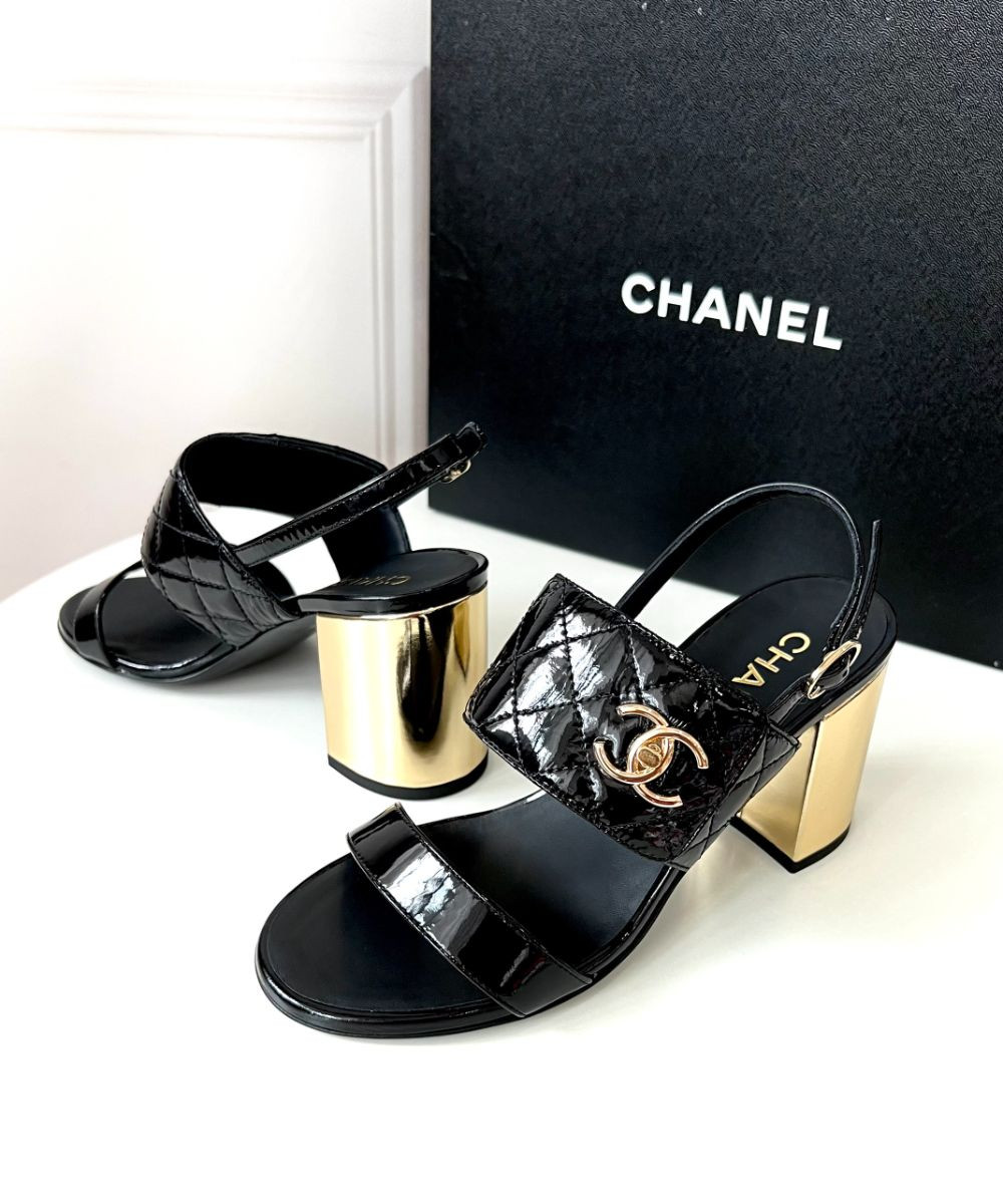 Sandal Chanel thiết kế trẻ trung