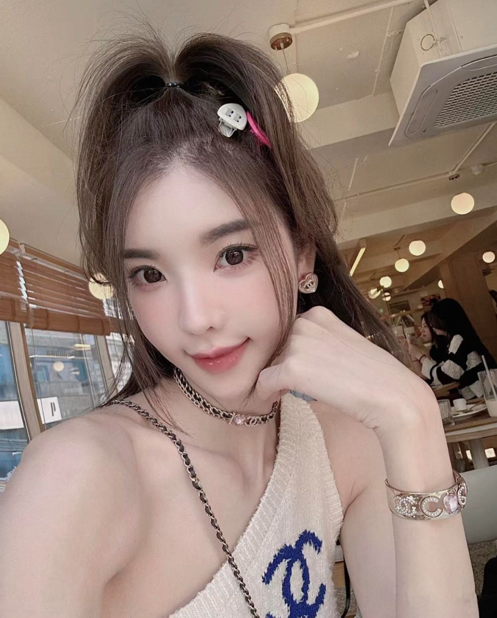 Choker Chanel logo CC phối trái tim đính đá xinh xỉu