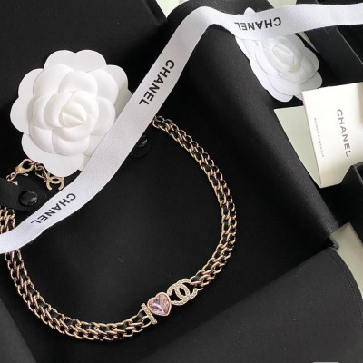 Choker Chanel logo CC phối trái tim đính đá xinh xỉu