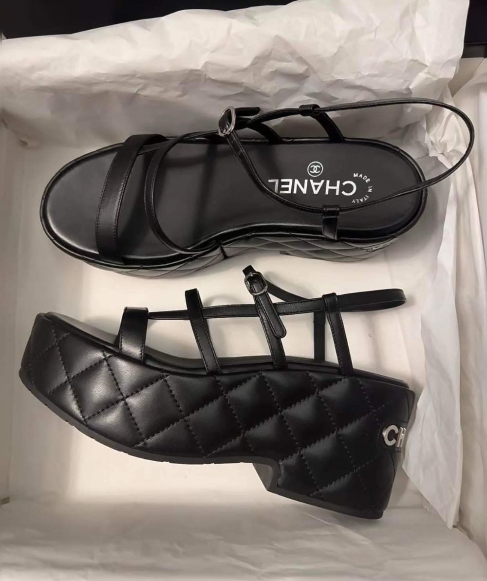 Sandal Chanel đế cao, trần trám