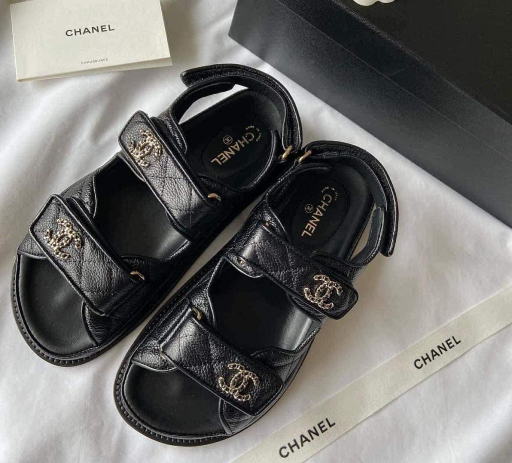 Sandal Chanel logo CC