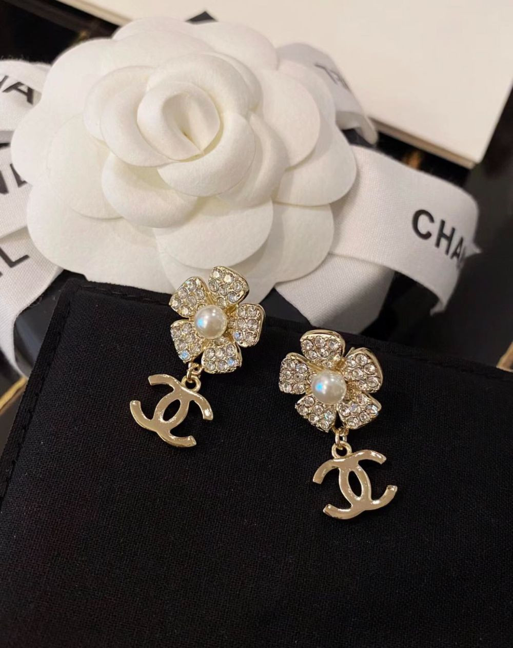 Khuyên tai Chanel bông hoa full đá siêu xinh
