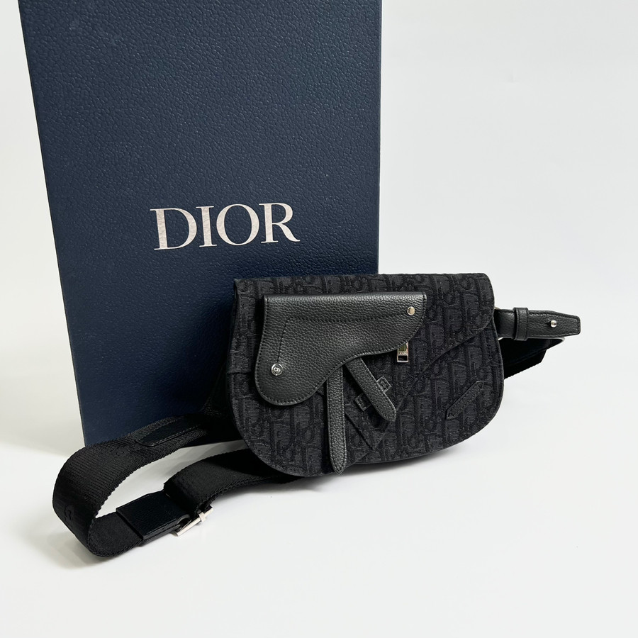 Túi saddle Dior