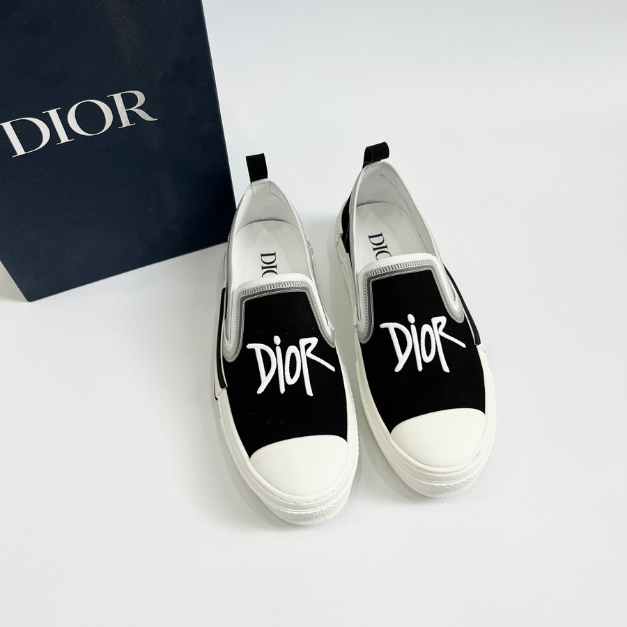 Giày slip on Dior