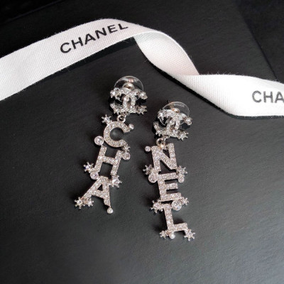 Khuyên tai Chanel dáng dài sang chảnh