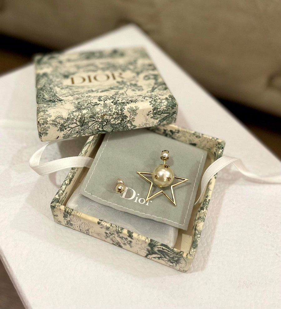 Khuyên dior ngọc trai khoá vàng ngôi dao kèm box