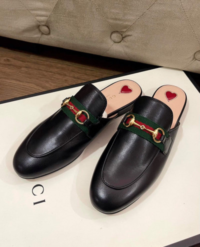 Sục gucci đen khoá vàng logo sz 36 new kèm dusr box