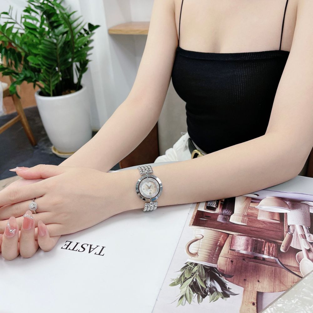 Đồng hồ Versace Eon Case 33mm