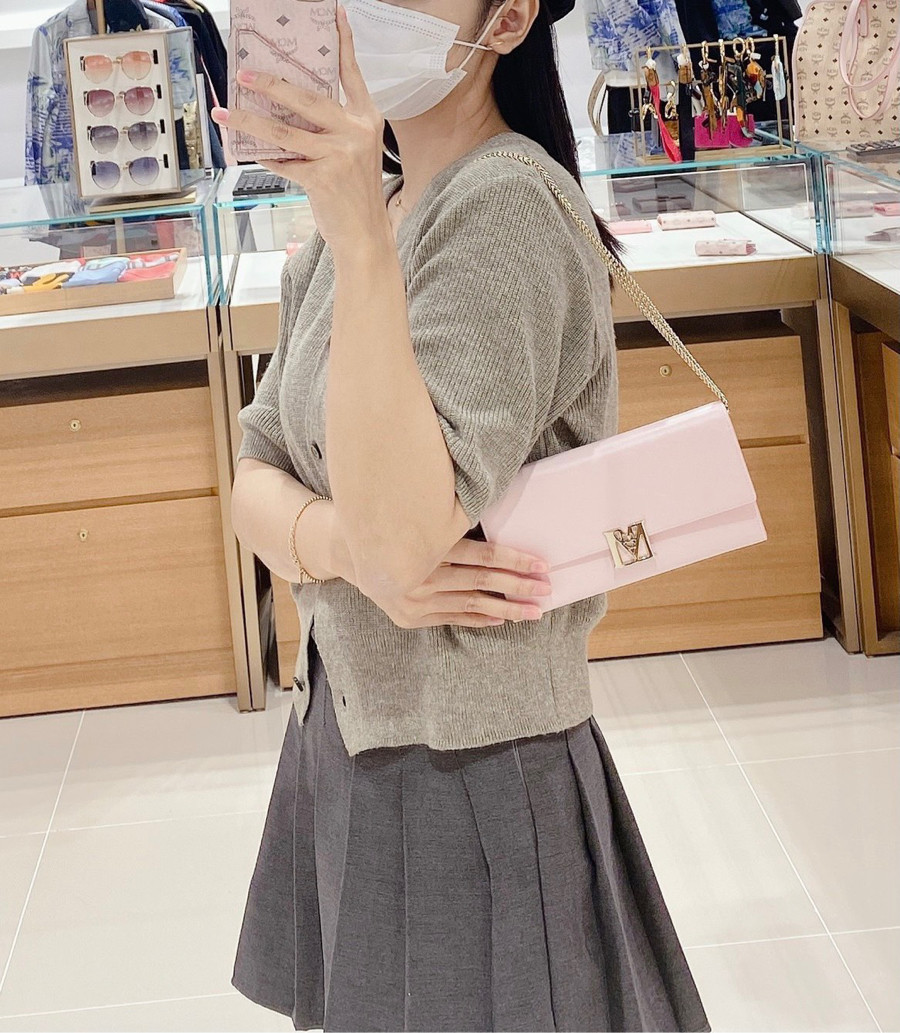 Túi MCM crossbody màu hồng cực tiểu thư  tặng kèm thêm 1 card holder  🌷