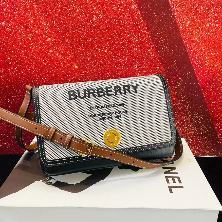 Túi Burberry