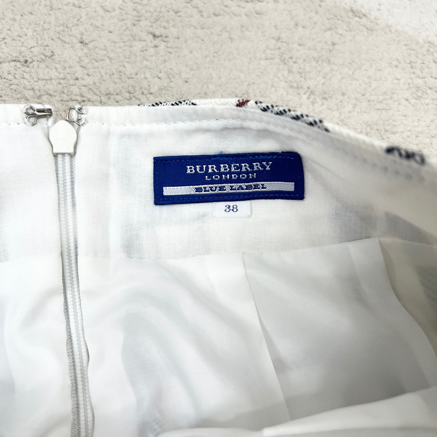 Chân váy Burberry