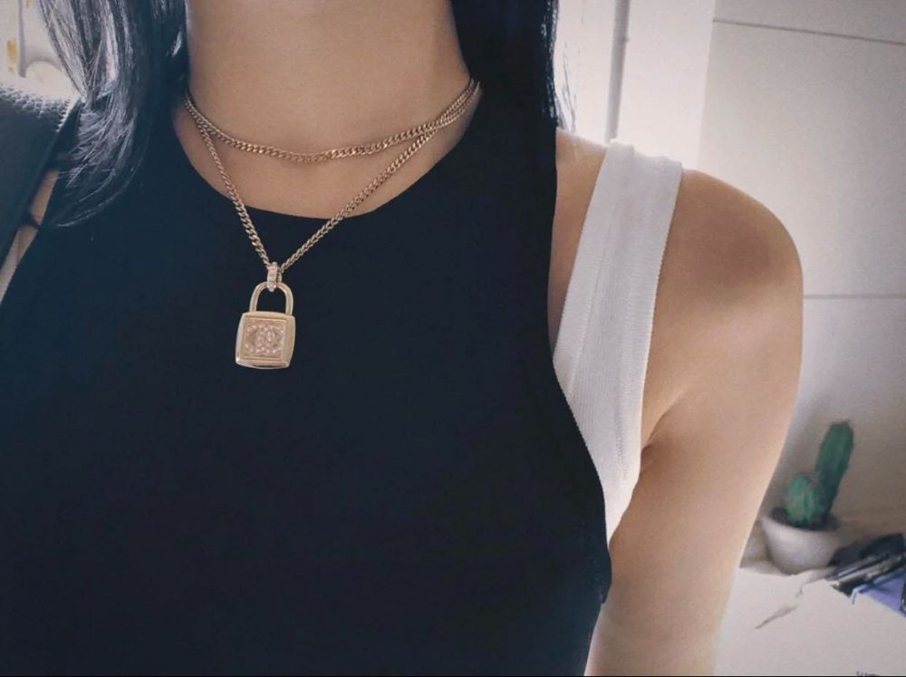 Choker Chanel hình ổ khóa siêu xinh