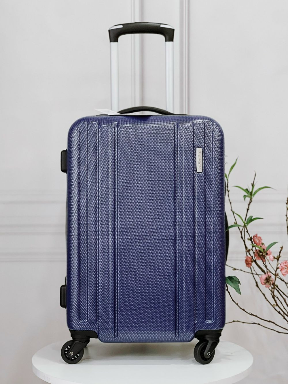 Vali Samsonite carbon có khóa số size 20