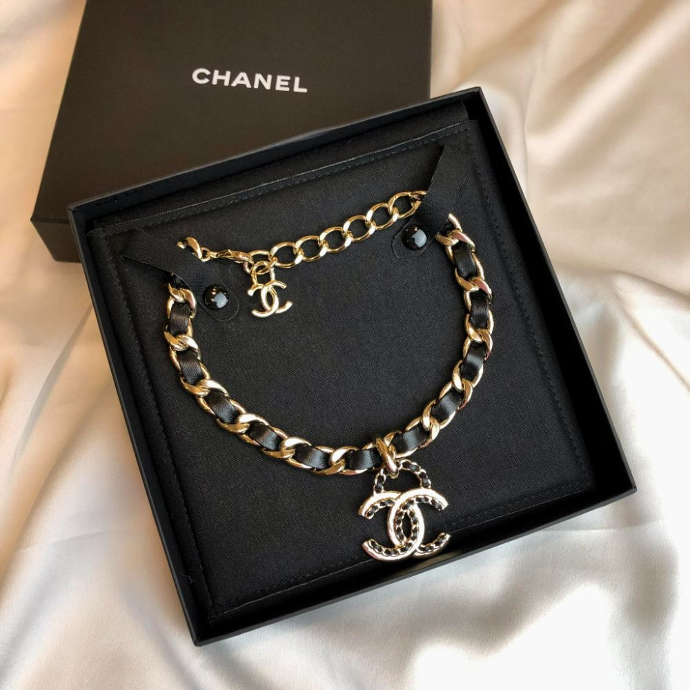 Choker Chanel bản da cực sành điệu