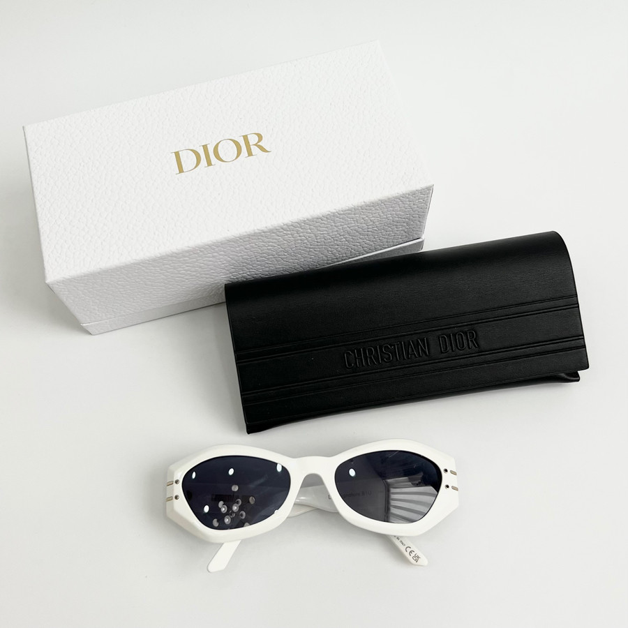 Mắt kính Dior trắng