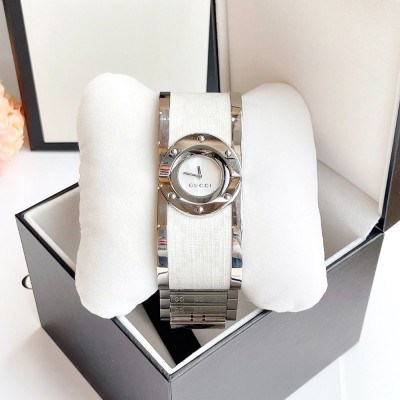 Đồng hồ Gucci Twirl Case mặt trong 23mm