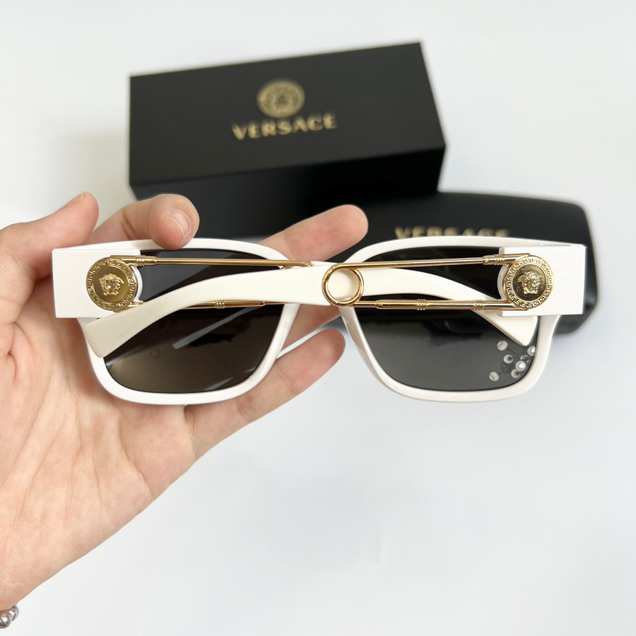 Mắt kính Versace trắng