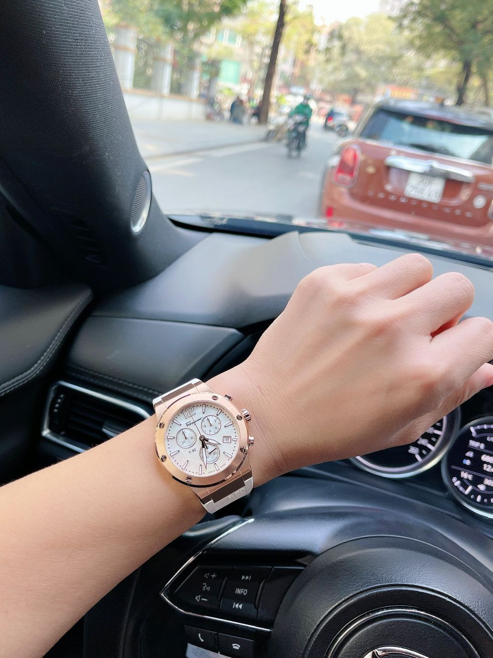 Đồng hồ Salvatore Ferragamo F80 Chrono Case 44mm