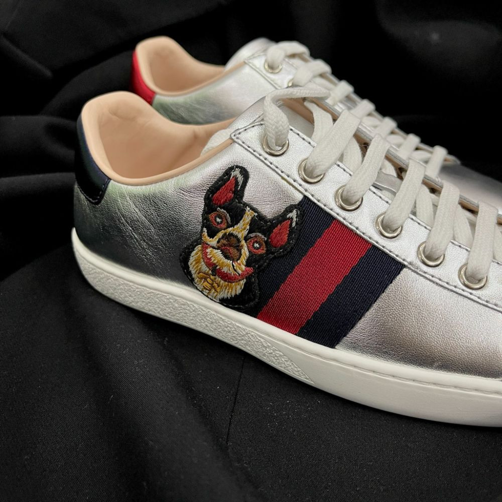 Giày Gucci sneaker 1 bên chó 1 bên mèo metalic