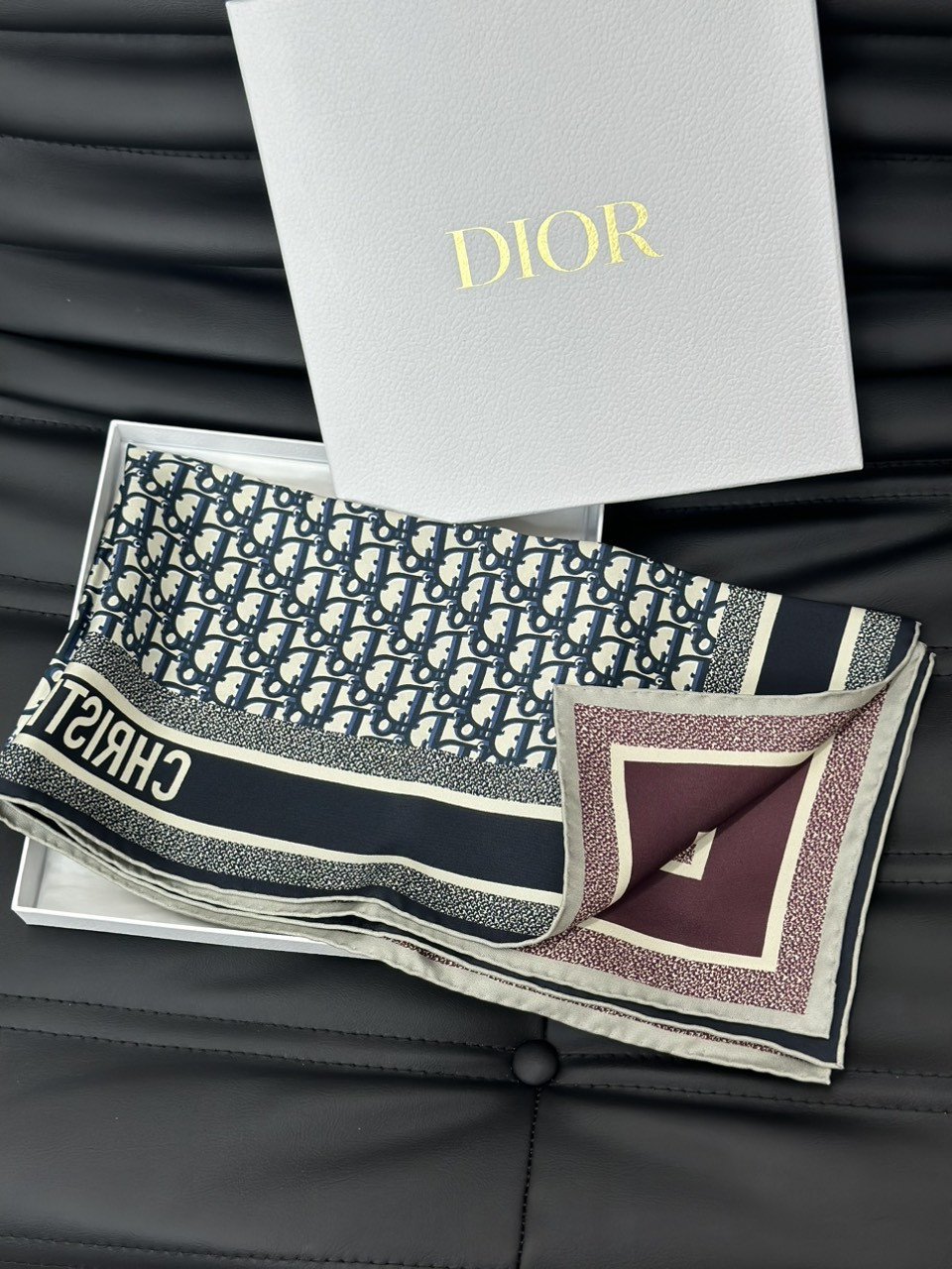 Khăn Dior lụa khổ 90*90