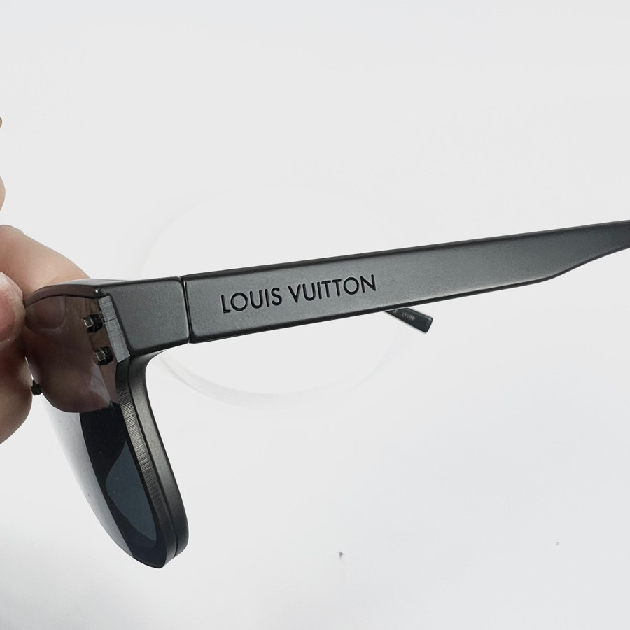 Kính Louis Vuitton mono