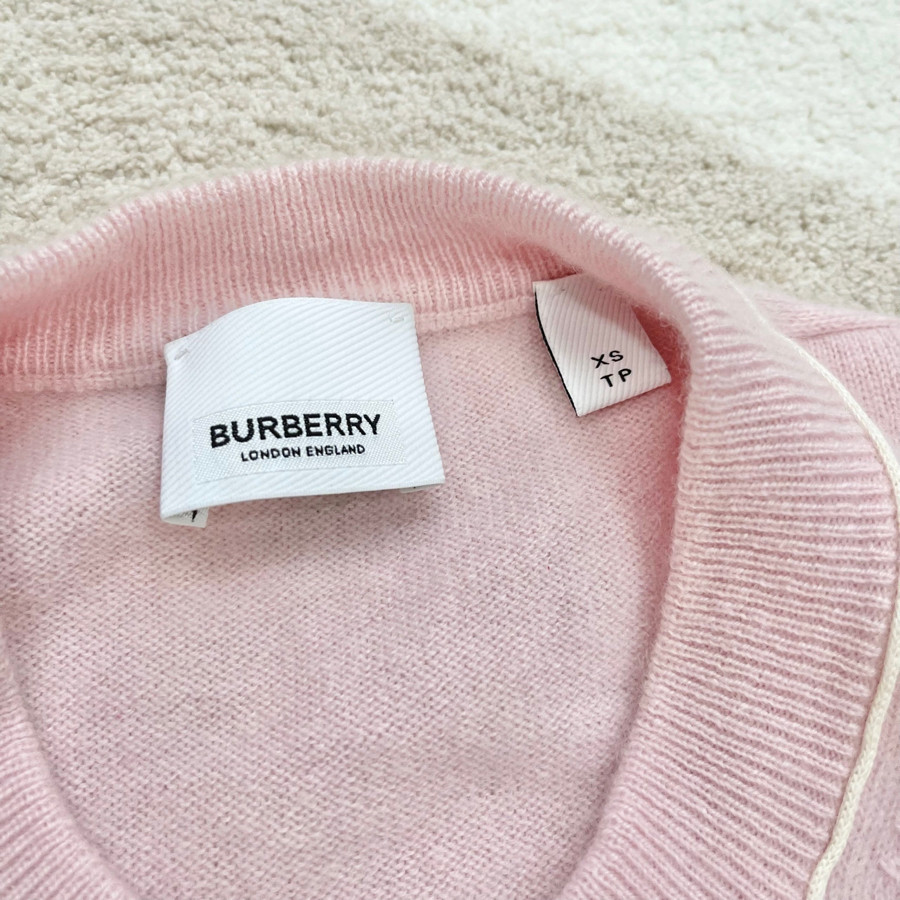 Áo khoác Burberry hồng